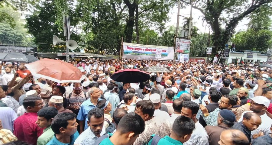 সরকারকে এক মাস সময় দিলেন শিক্ষকরা