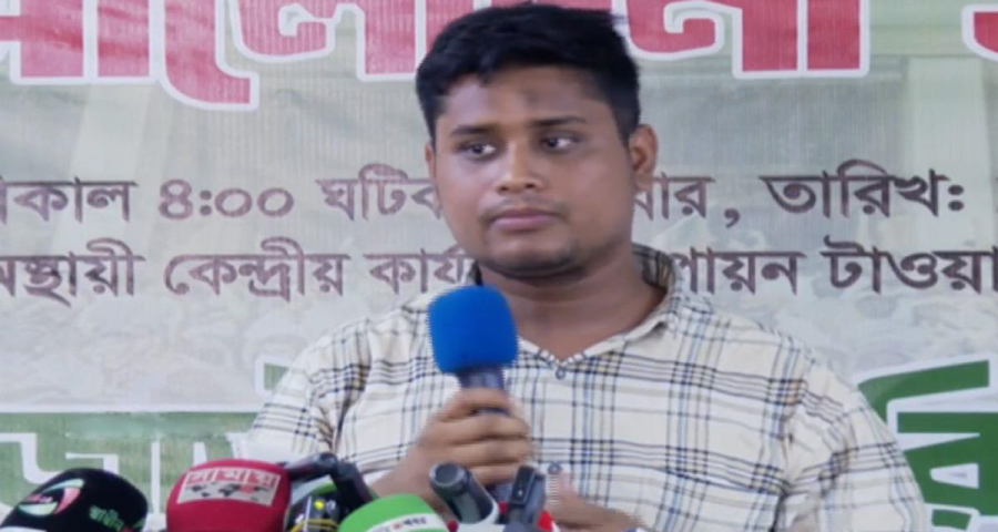 লন্ডনে গিয়ে সিজদা দিয়ে এসেছেন প্রধান উপদেষ্টা: হাসনাত