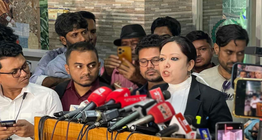 পাঞ্জাবি পরা একজন আমাকে প্রথমে ধাক্কা দিয়েছেন : রুমিন ফারহানা