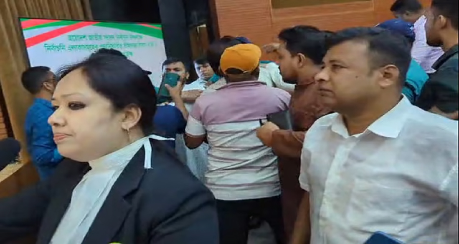 ব্রাহ্মণবাড়িয়া-২ ও ৩ আসনের শুনানিতে সিইসির সামনেই হাতাহাতি