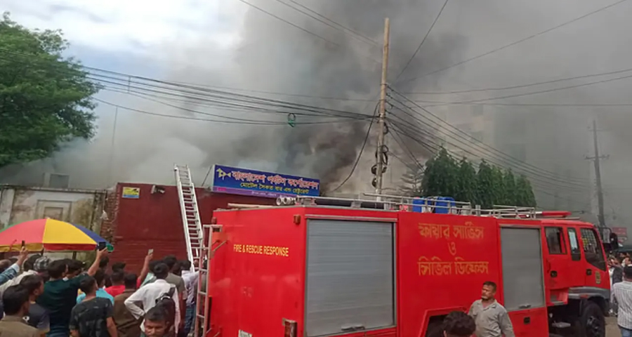 চট্টগ্রামের সৈকত বার ও রেস্তোরাঁয় আগুন