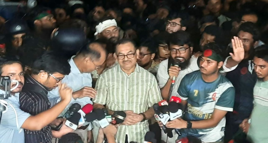 শিক্ষার্থীদের কাছে দুঃখপ্রকাশ ডিএমপি কমিশনারের