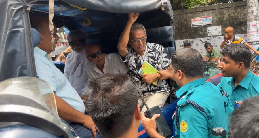 ডিআরইউতে লতিফ সিদ্দিকীসহ আ.লীগের নেতাকর্মী অবরুদ্ধ