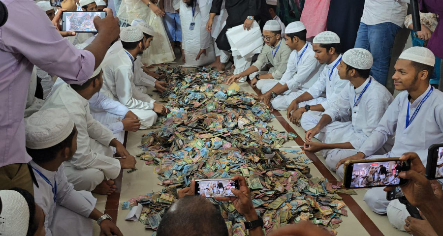 সাড়ে ৪ ঘণ্টার গণনায় মিলল সাড়ে ৮ কোটি টাকা, এখনো চলছে গণনা