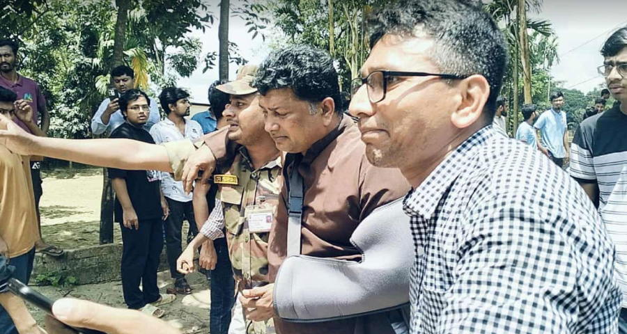 চবিতে ফের সংঘর্ষ, উপ-উপাচার্যসহ আহত ২০