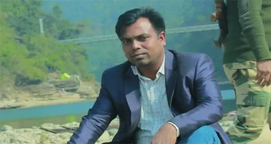 চাঁদাবাজি নিয়ে বিকেলে লাইভ, রাতে সাংবাদিককে প্রকাশ্যে কুপিয়ে হত্যা