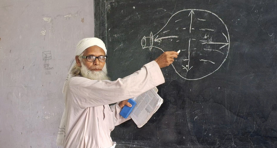 নিউটনের সূত্র ভুল দাবি করলেন পঞ্চগড়ের আফসার