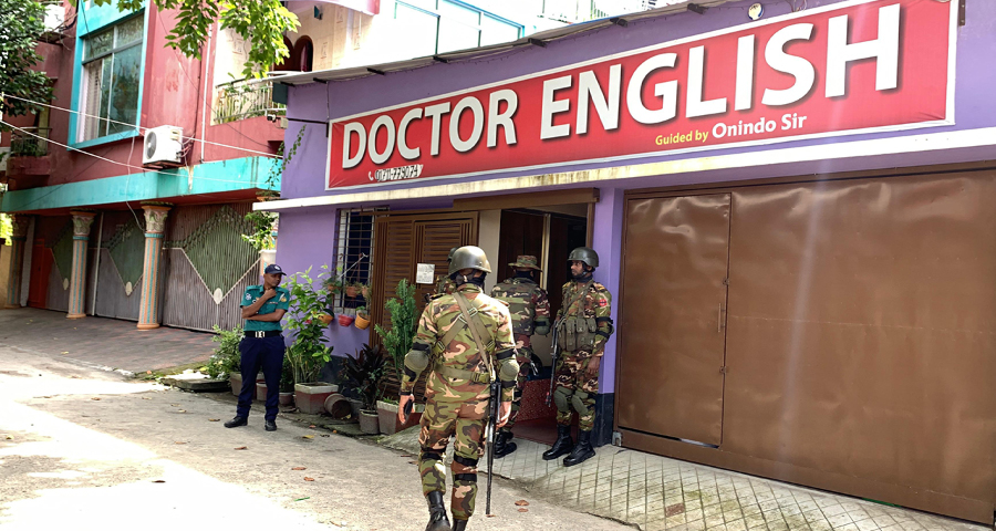 বিপুল অস্ত্র উদ্ধার, রাজশাহীতে বাড়ি ঘিরে রেখেছে সেনাবাহিনী