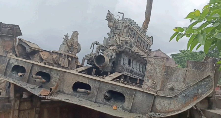 ৩৩ বছর পর মাটি খুঁড়ে তোলা হলো রহস্যময় জাহাজ