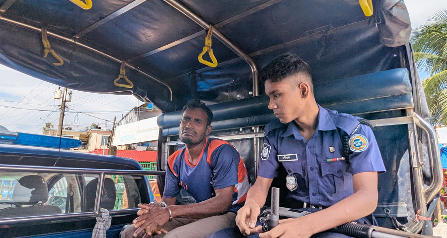 সমুদ্রে গোসল করা নারী পর্যটকদের ভিডিও ধারণ, কন্টেন্ট ক্রিয়েটরের কারাদণ্ড