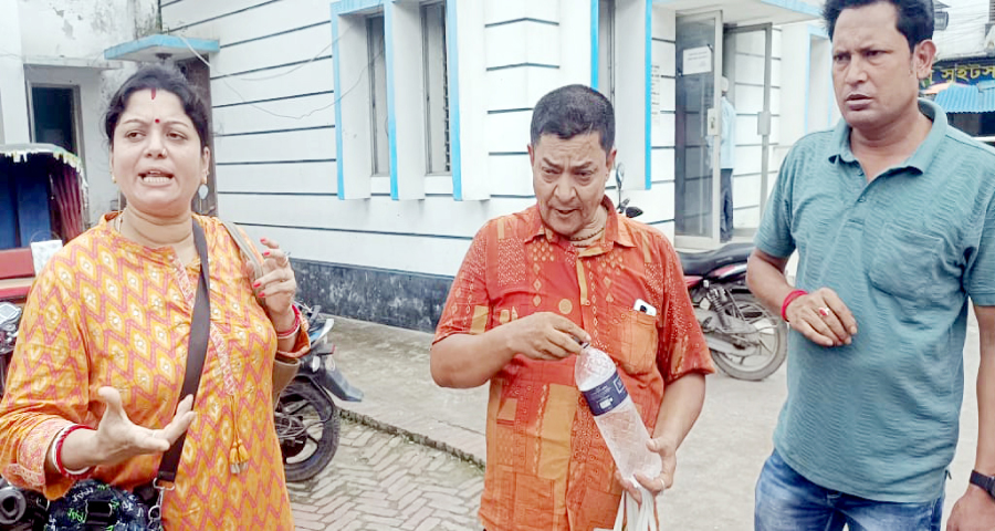 এক নারীকে স্ত্রী দাবি করে দুই পুরুষের টানাটানি, শেষে ৩ জনই কারাগারে