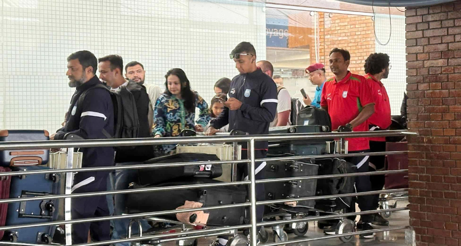 অবশেষে নেপালের এয়ারপোর্টে জামালরা, ফিরছেন দেশে