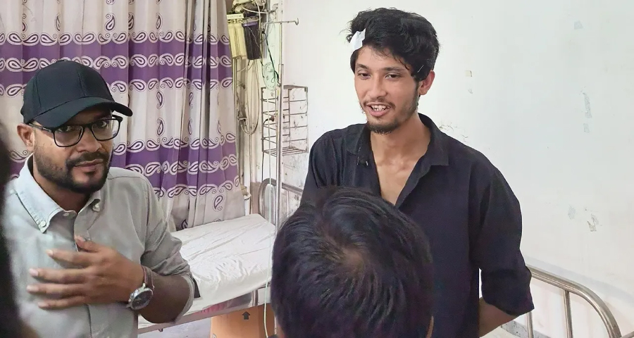 আবারও বহিরাগতদের হামলা, নারীসহ বাকৃবির ২ শিক্ষার্থী আহত