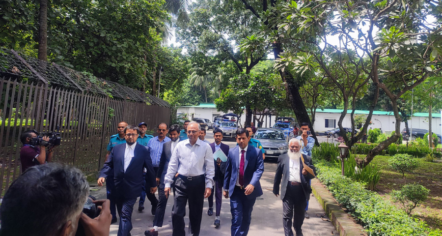 শেখ হাসিনার মামলায় মাহমুদুর রহমানের সাক্ষ্য শুরু