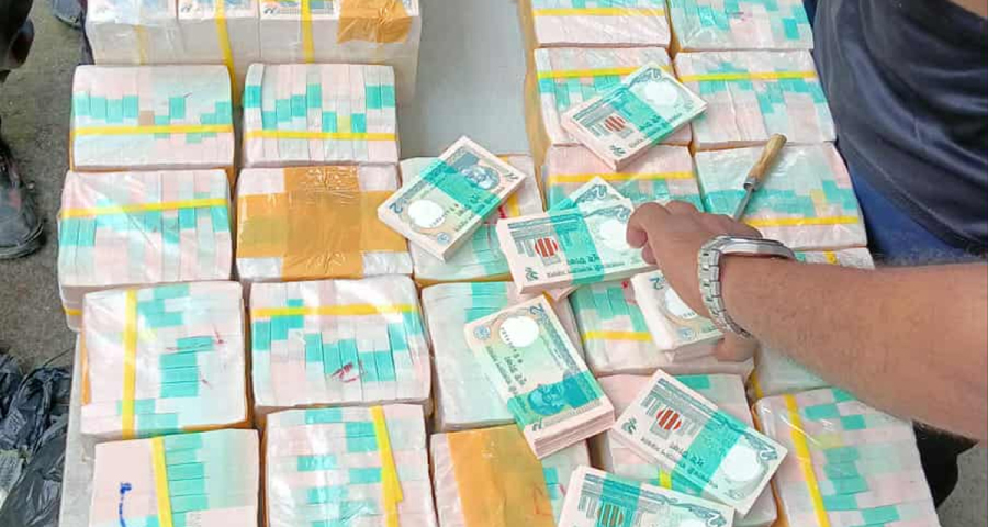 বুড়িমারী স্থলবন্দরে বিপুল পরিমাণ দুই টাকার নোট জব্দ