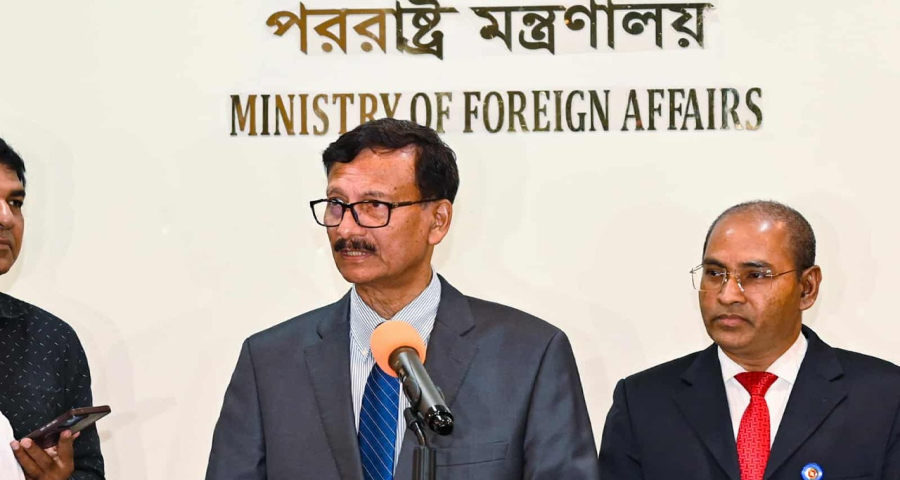 <span style='color:red;font-size:14px;'>সাংবাদিকদের পররাষ্ট্র উপদেষ্টা</span><br> তারেক রহমানের ট্রাভেল ডকুমেন্ট সমস্যা থাকলে সমাধান করব