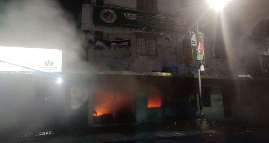 ফের জাতীয় পার্টির কেন্দ্রীয় কার্যালয়ে ভাঙচুর-আগুন