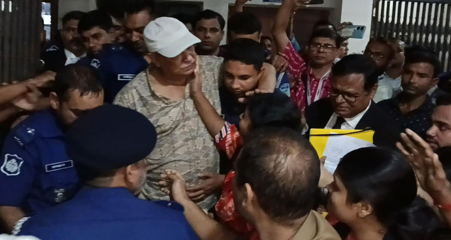 শেরপুর ৭ মামলায় জামিন নিয়ে ভারতে পালালেন আ.লীগ নেতা