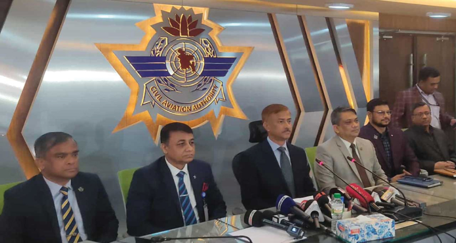 <span style='color:red;font-size:14px;'>বেবিচক চেয়ারম্যান</span><br> ইমপোর্ট কুরিয়ার সেকশন থেকে আগুনের সূত্রপাত বলে মনে হচ্ছে