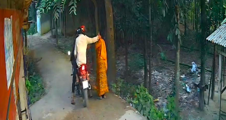 পিস্তল ঠেকিয়ে ছিনতাই: গৃহবধূ জানালেন গহনা ছিল ইমিটেশনের