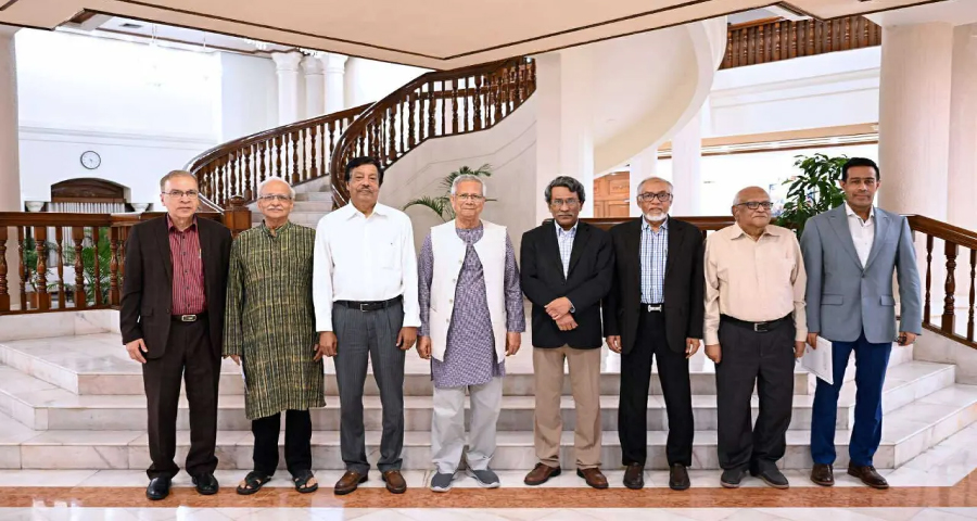 জুলাই জাতীয় সনদ বাস্তবায়নের সুপারিশমালা প্রধান উপদেষ্টার কাছে হস্তান্তর