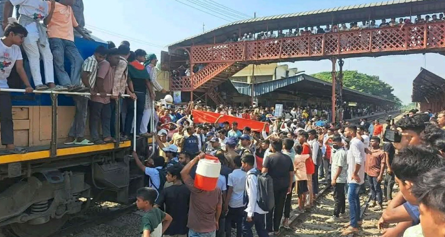 ভৈরবে ট্রেনে হামলার ঘটনায় দেড়শ জনের নামে মামলা, ৩ কিশোর গ্রেপ্তার