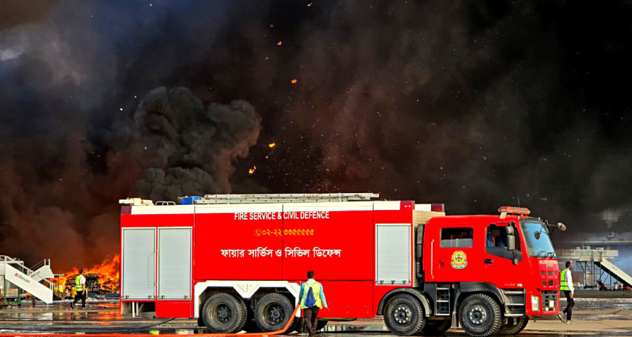 আগুন নিয়ন্ত্রণে, ৭ ঘণ্টা পর সচল শাহজালাল বিমানবন্দর