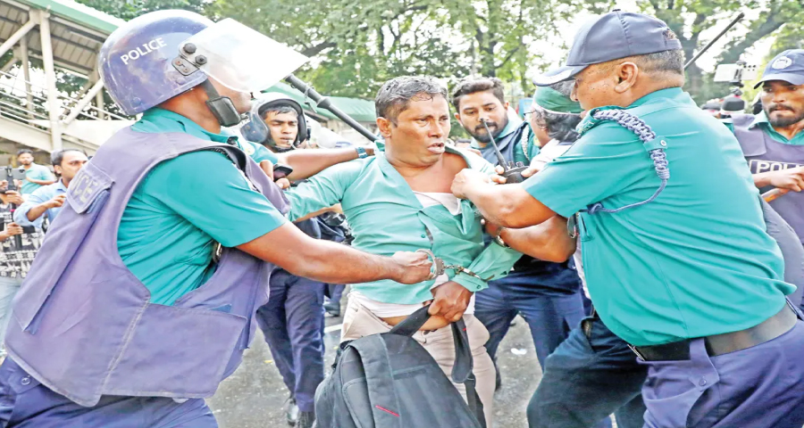 শিক্ষকদের ওপর হামলা, আজ থেকে লাগাতার কর্মবিরতি