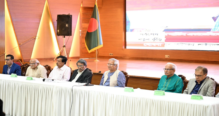 <span style='color:red;font-size:14px;'>ঐকমত্য কমিশনের বৈঠকে প্রধান উপদেষ্টা</span><br> নির্বাচন ফেব্রুয়ারিতে হবে, এর সঙ্গে কোনো কম্প্রোমাইজ করা হবে না