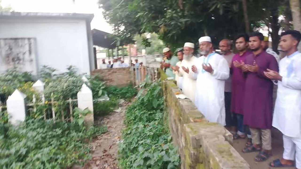 ভোটের আশায় আ.লীগ নেতার কবর জিয়ারত করলেন জামায়াত প্রার্থী