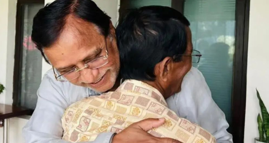 সেই মোদাব্বেরকে বুকে জড়িয়ে ধরলেন বিএনপি নেতা সালাম