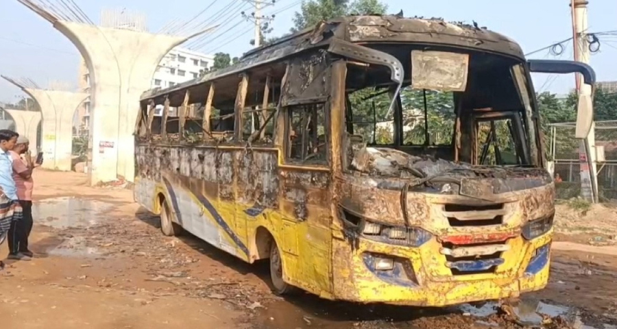 আশুলিয়ায় পার্কিং করা বাসে দুর্বৃত্তদের আগুন