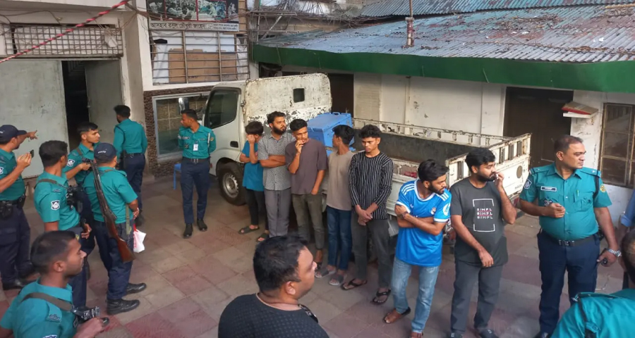 সাবেক মন্ত্রী নওফেলের বাসায় পুলিশের অভিযান, আটক ৭