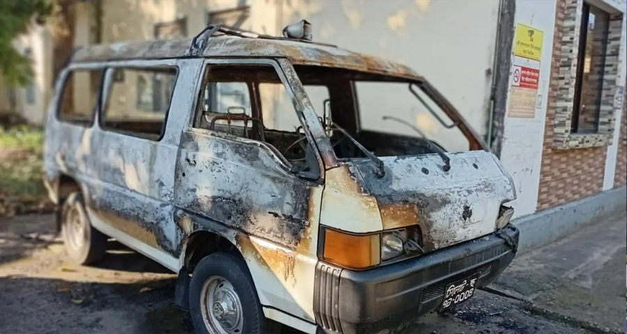 সরকারি অ্যাম্বুলেন্স ও বাসে আগুন