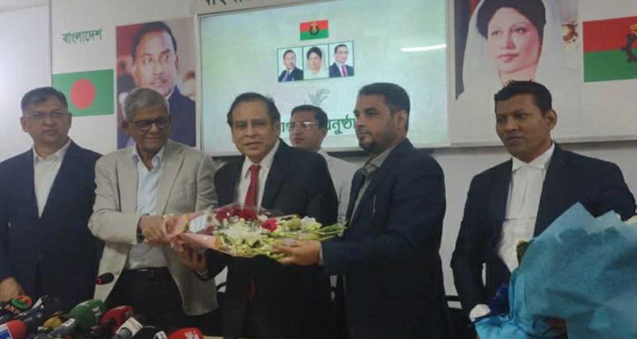 বিএনপিতে যোগ দিলেন রেজা কিবরিয়া, বললেন আমি গর্বিত