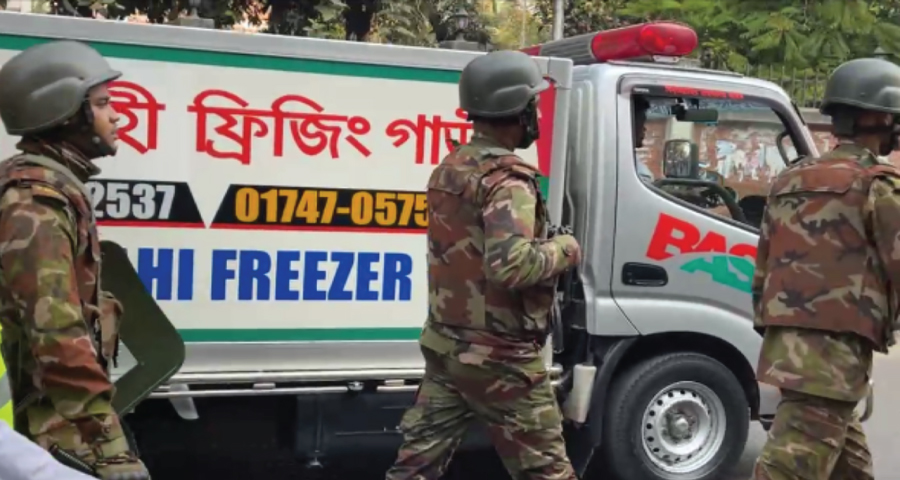 ময়নাতদন্তের জন্য সোহরাওয়ার্দী হাসপাতালে হাদির মরদেহ