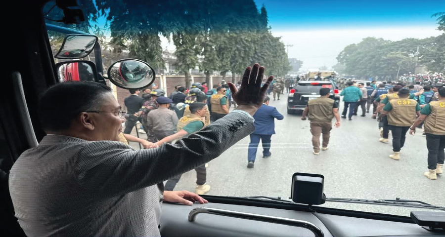 লাল-সবুজ বাসে তারেক রহমান, গন্তব্য সমাবেশস্থল