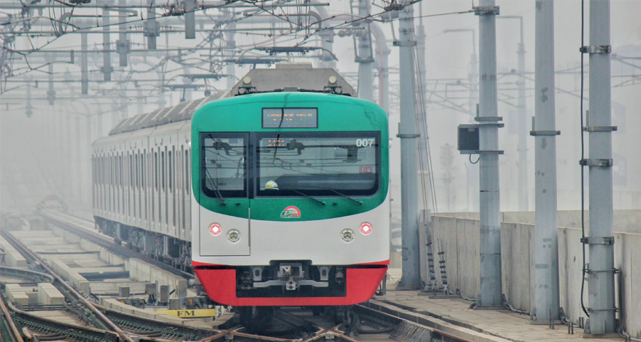 মেট্রোরেলের তারে কাপড়, ২০ মিনিট বন্ধ ছিল ট্রেন চলাচল