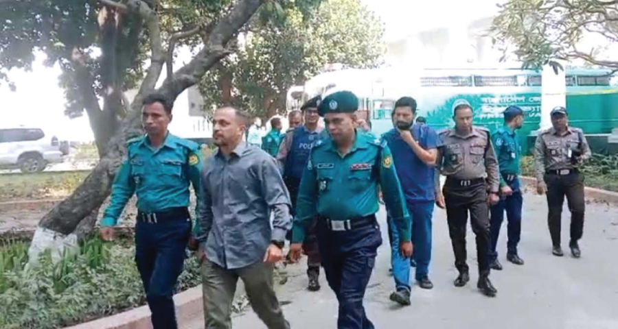 কড়া নিরাপত্তায় ট্রাইব্যুনালে দুই সেনা কর্মকর্তা