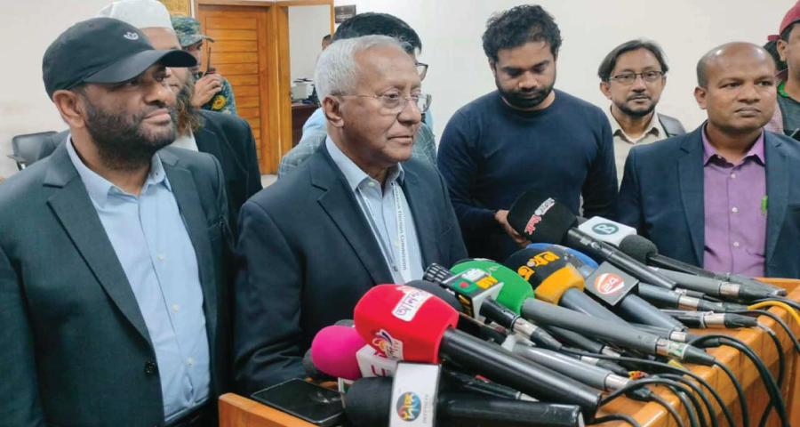 <span style='color:red;font-size:14px;'>ইসি সচিব আখতার আহমেদ</span><br> তারেক রহমান ভোটার হননি, তবে আবেদন সাপেক্ষে ভোট দিতে পারবেন