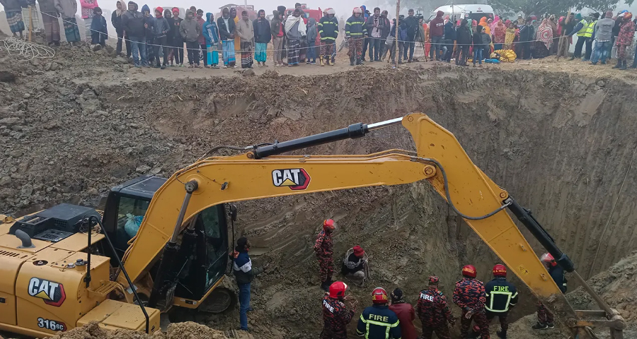 শিশু সাজিদকে উদ্ধারে ৪০ ফুট গর্ত থেকে খোঁড়া হচ্ছে সুরঙ্গ