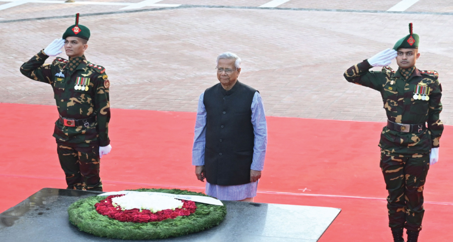 শহীদ বুদ্ধিজীবী স্মৃতিসৌধে শ্রদ্ধা জানালেন প্রধান উপদেষ্টা