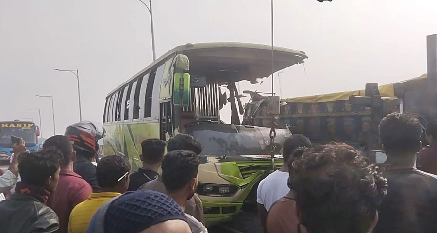 ঢাকা-ভাঙ্গা এক্সপ্রেসওয়েতে বাস-ট্রাক সংঘর্ষে নিহত ৩