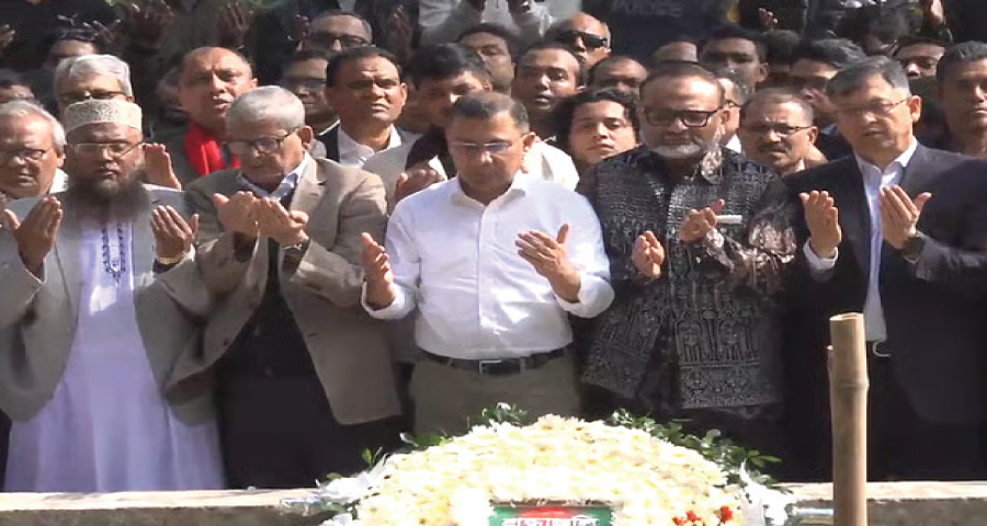 শহীদ ওসমান হাদির কবর জিয়ারত করলেন তারেক রহমান