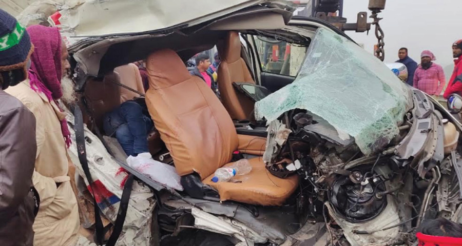 ট্রাক-অ্যাম্বুলেন্সের মুখোমুখি সংঘর্ষে ভাই-বোনসহ নিহত ৩