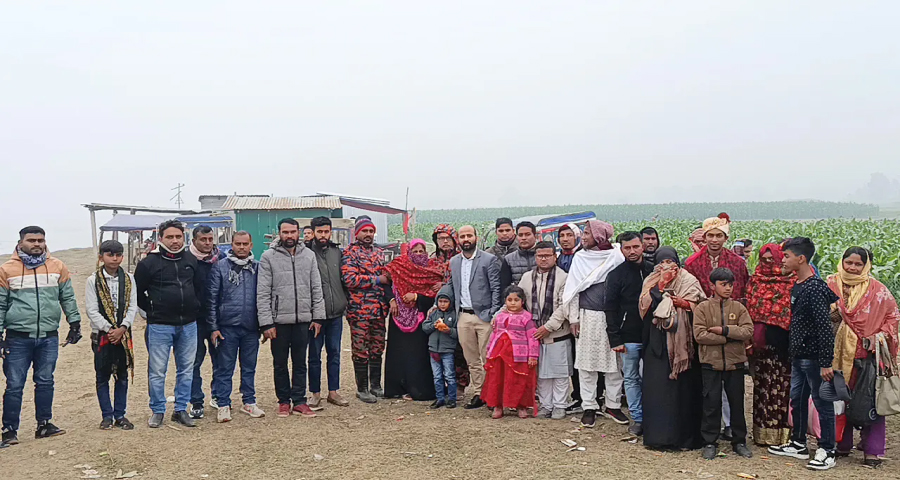 কুয়াশায় পথ হারিয়ে যমুনায় আটকে পড়া ৪৭ বরযাত্রী উদ্ধার