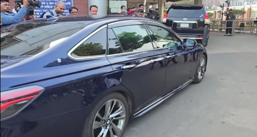 জোবাইদা রহমানকে নিতে বিমানবন্দরে পৌঁছেছে গাড়িবহর