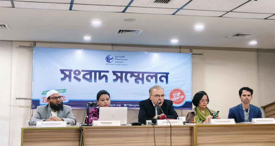 <span style='color:red;font-size:14px;'>ড. ইফতেখারুজ্জামান</span><br> সরকার নয়, সেনাবাহিনীই পারে পার্বত্য অঞ্চলে শান্তি প্রতিষ্ঠা করতে