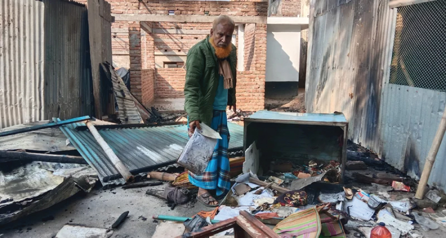 মাগুরায় সাব-রেজিস্ট্রি ও ভূমি অফিসে পেট্রোল বোমা, অগ্নিকাণ্ড