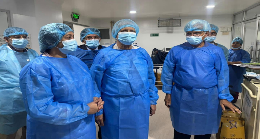 খালেদা জিয়ার স্বাস্থ্যের খোঁজ নিতে এভারকেয়ার হাসপাতালে প্রধান উপদেষ্টা